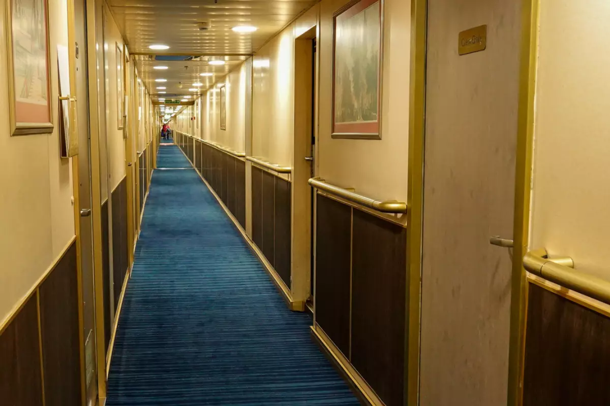 Are Cruise Ship Doors Magnetic? Smart Cabin Space Tips